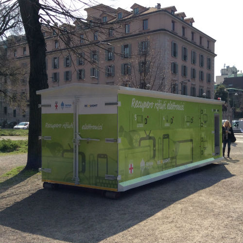 Milano: Container Itinerante per la Raccolta dei Rifiuti Elettrici