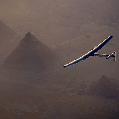 Solar Impulse 2: il primo Aereo a Propulsione Solare atterra al Cairo